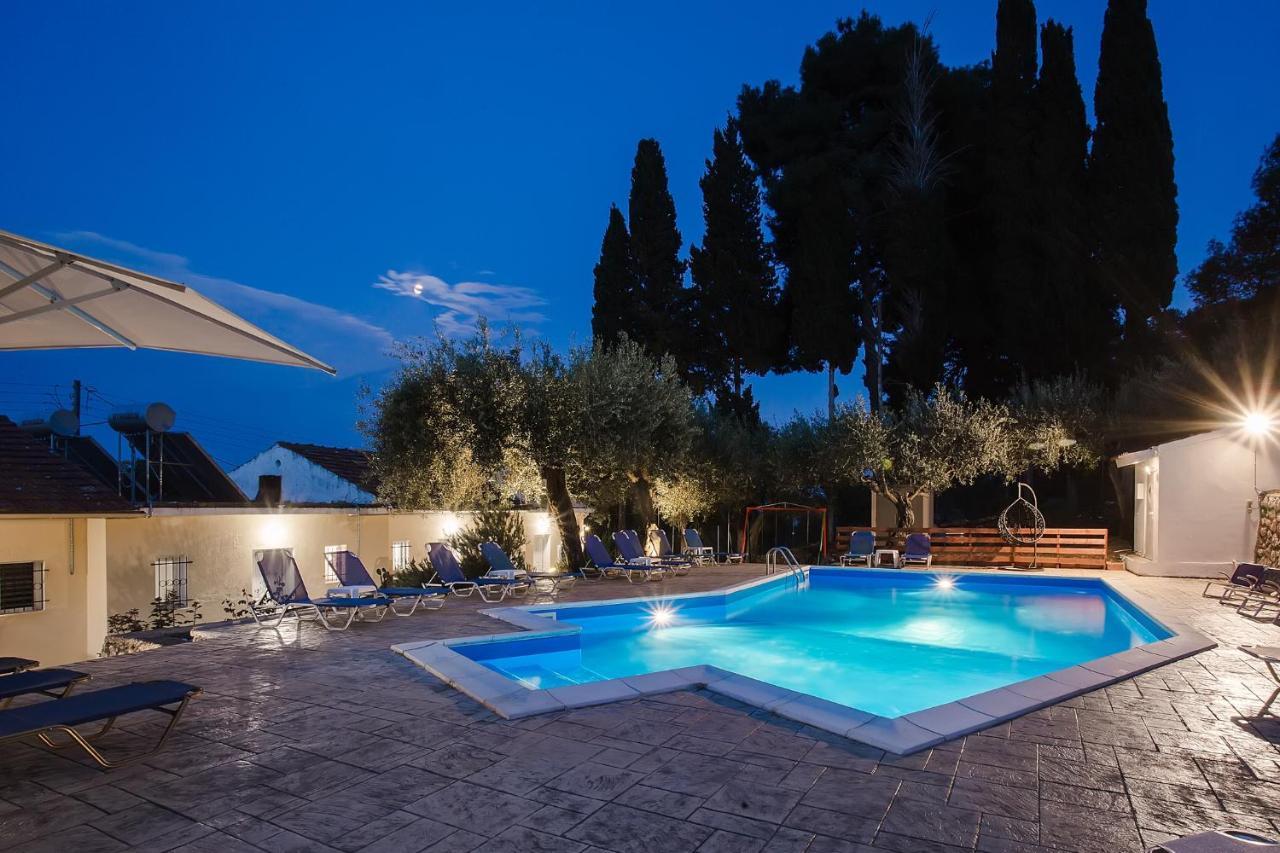 Olive Grove Poolside Apartments Бенитсес Экстерьер фото