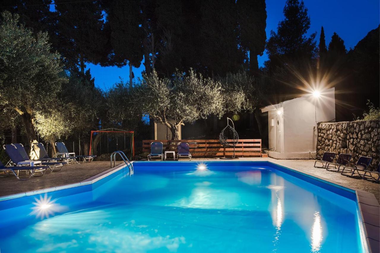 Olive Grove Poolside Apartments Бенитсес Экстерьер фото