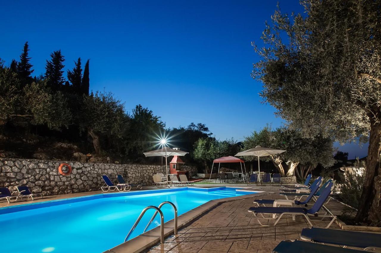 Olive Grove Poolside Apartments Бенитсес Экстерьер фото
