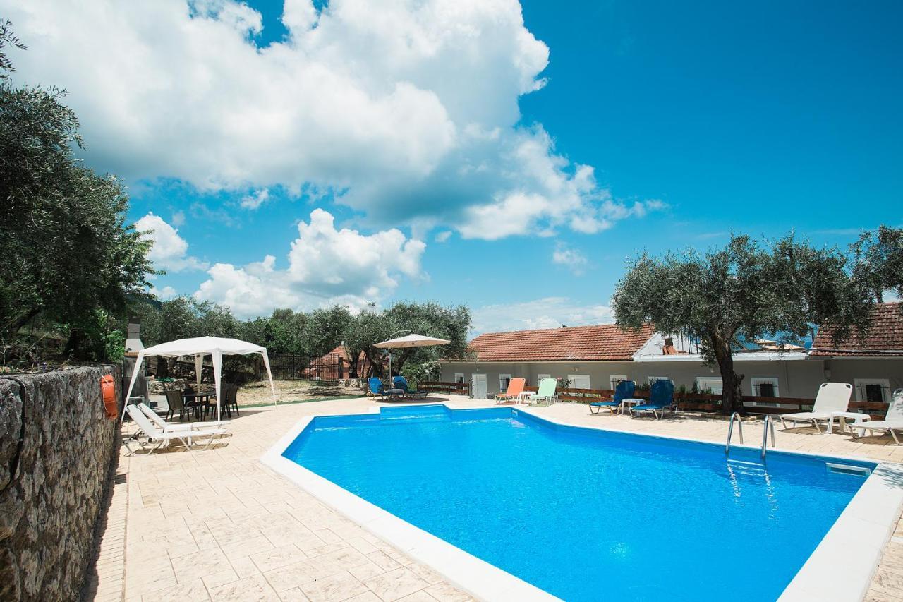 Olive Grove Poolside Apartments Бенитсес Экстерьер фото