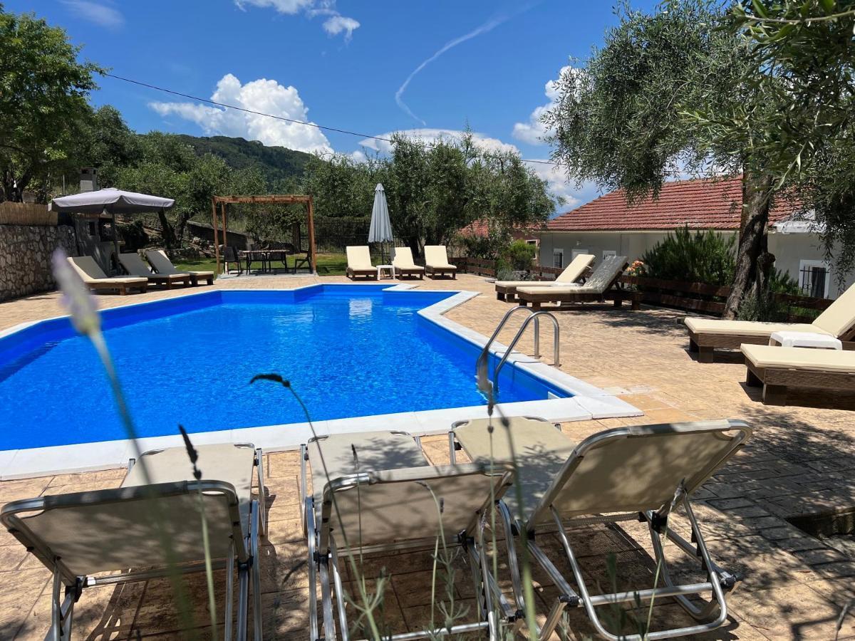 Olive Grove Poolside Apartments Бенитсес Экстерьер фото