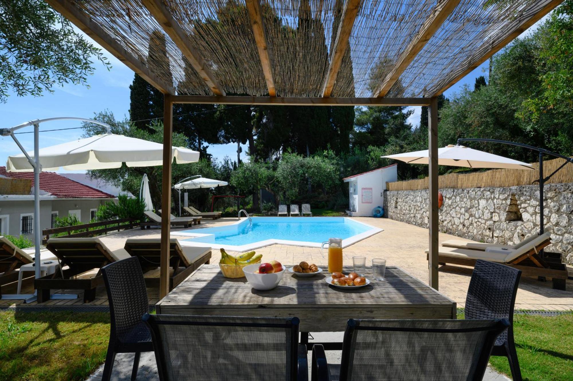 Olive Grove Poolside Apartments Бенитсес Экстерьер фото