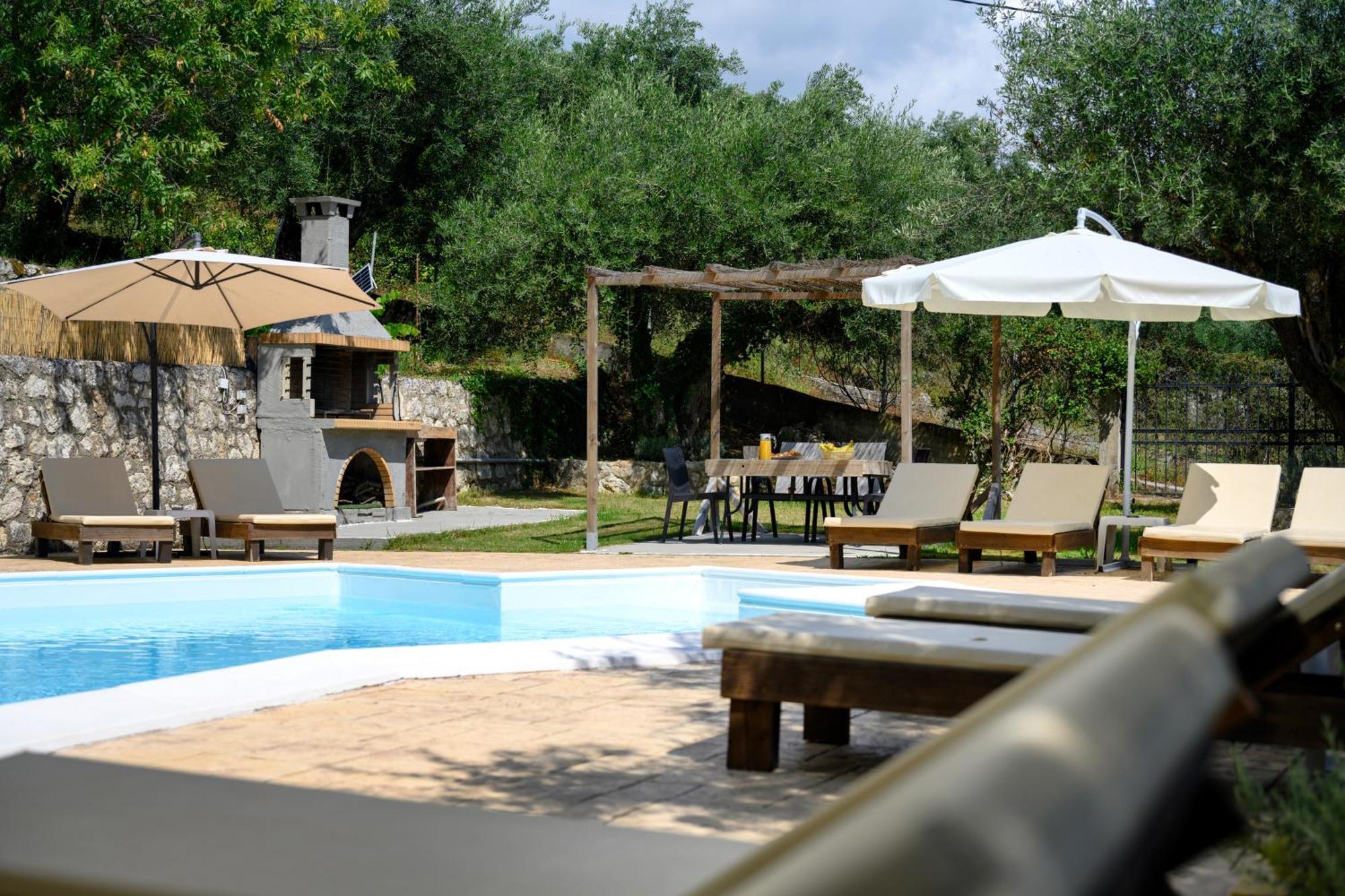 Olive Grove Poolside Apartments Бенитсес Экстерьер фото