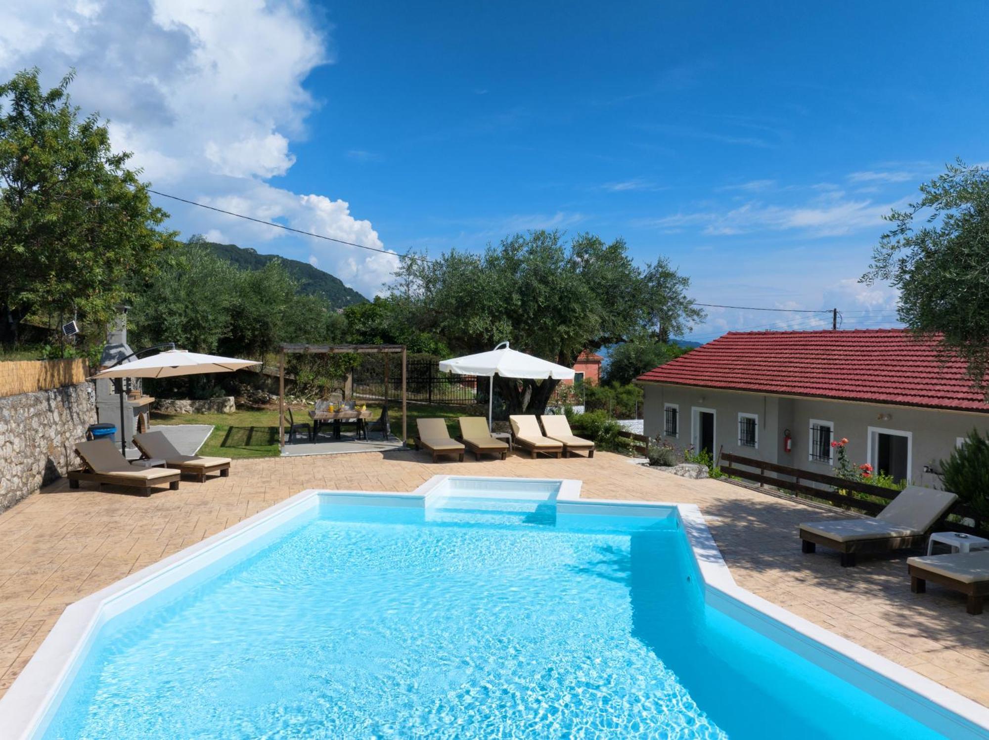 Olive Grove Poolside Apartments Бенитсес Экстерьер фото