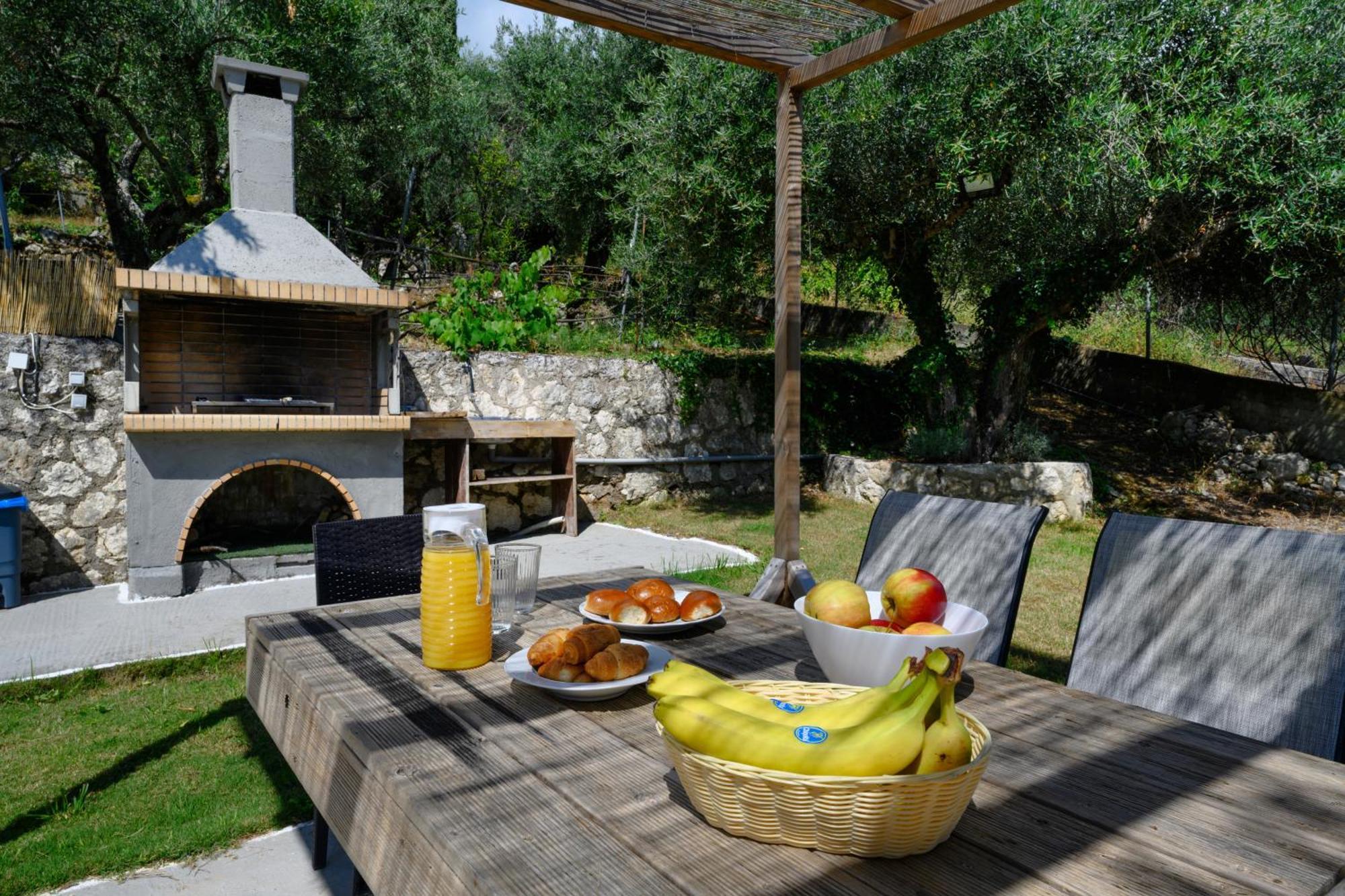 Olive Grove Poolside Apartments Бенитсес Экстерьер фото